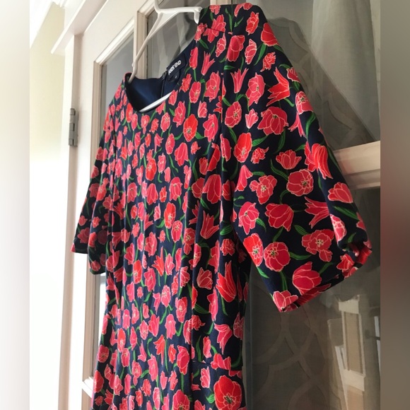 Lands’ End size 4 women’s navy blue dress, red tulips and flowers, pockets! NWOT - Picture 2 of 14